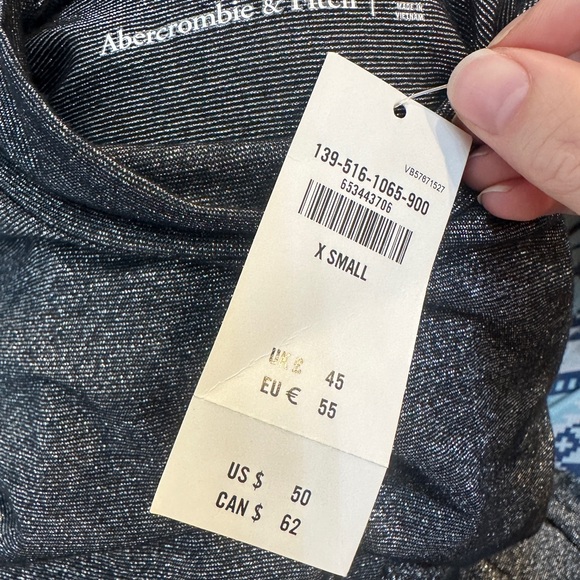NWT Abercrombie Long-Sleeve Metallic Sparkle Mockneck Top - Size Small - Picture 3 of 3